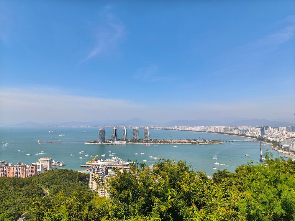 鹿回头风景区